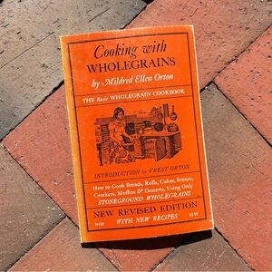 1977 Cooking with Wholegrains Breads Rolls Cakes Scones Crackers Cookbook